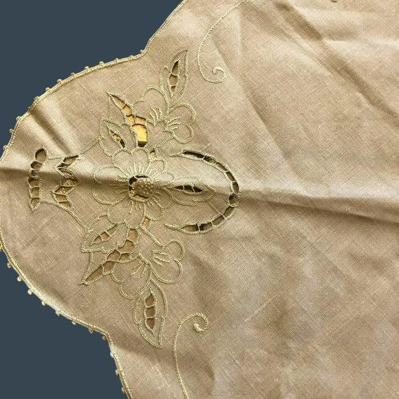 Battenburg Lace Lg Doily Table Topper Linen MCM Farmhouse - Picture 4 of 6